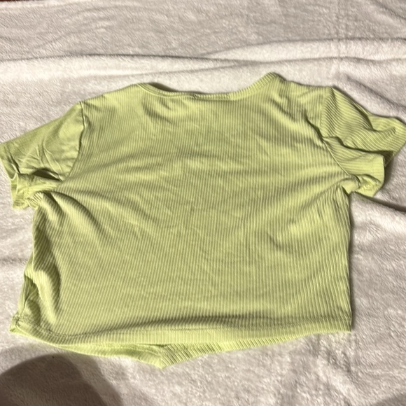 Light green crop top - Picture 2 of 2